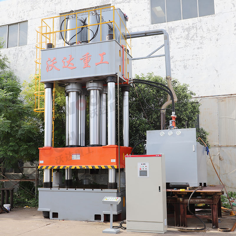 2000噸坩堝成型液壓機_坩堝生產設備